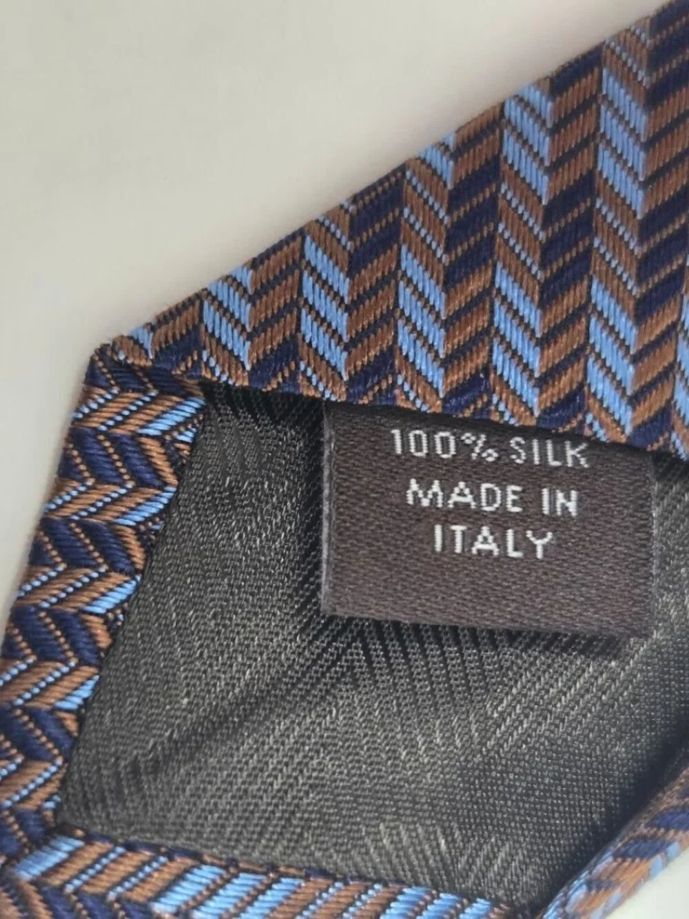 Joseph Abboud Mens 100 Percent Silk Tie 60 Inch Blue Brown Herringbone Italy